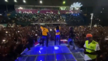 Peter and Paul Psquare perform together for the first time since their reunion